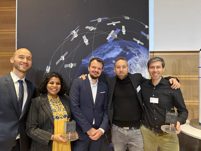 Winners of the DLR’s ‘Kleinsatelliten Nutzlastwettbewerb’ from left to right: Marble’s Alexander Epp (CMO), Dr. Gopika Suresh (CSO), Robert Hook (CEO), Reflex Aerospace’s Walter Ballheimer (CEO), and Dr. Daniel Kliche, SVP Innovations Center at IABG