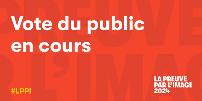 IMAGE : Arrière-plan rouge-vif incluant du lettrage agrandi en rouge foncé, avec en avant-plan, en haut: "Vote du public en cours" en blanc, puis le mot-clic officiel "LPPI" en jaune (à gauche) et le nom du concours "La preuve par l'image 2024" (à droite).