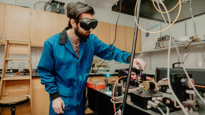Tsekrekas in the lab