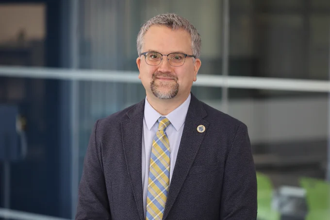 Photo of Dr. Andrew Russell