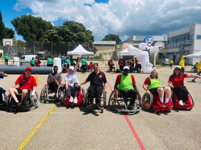 Lycée Marie France : Sensibilisation au handicap et au handisport via le rugby fauteuil

Des lycéens de Toulon découvrent le rugby fauteuil et ses valeurs.

    Matinée d'initiation au rugby fauteuil pour sensibiliser au handicap et au handisport.
    Ateliers, apprentissage des règles et matchs amicaux pour une découverte immersive.
    Développer l'empathie et la compréhension du handicap tout en s'amusant.
    Un sport passionnant et des athlètes aux capacités incroyables.

#sensibilisation #handicap #handisport #RugbyFauteuil #inclusion #solidarité #LycéeMarieFrance #VilledeToulon

Le club a participé au Challenge Michelet (#PJJ) à Ville d'Istres  : 5 jours de sport et de citoyenneté pour promouvoir le fairplay, le respect et la persévérance . #sensibilisation #valeurs #engagement

Cette expérience a été riche en enseignements pour l'ensemble des participants, et a contribué à promouvoir les valeurs d'#inclusion, de #VivreEnsemble et de #solidarité. 