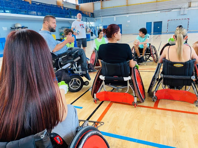 Lycée Marie France : Sensibilisation au handicap et au handisport via le rugby fauteuil

Des lycéens de Toulon découvrent le rugby fauteuil et ses valeurs.

    Matinée d'initiation au rugby fauteuil pour sensibiliser au handicap et au handisport.
    Ateliers, apprentissage des règles et matchs amicaux pour une découverte immersive.
    Développer l'empathie et la compréhension du handicap tout en s'amusant.
    Un sport passionnant et des athlètes aux capacités incroyables.

#sensibilisation #handicap #handisport #RugbyFauteuil #inclusion #solidarité #LycéeMarieFrance #VilledeToulon

Le club a participé au Challenge Michelet (#PJJ) à Ville d'Istres  : 5 jours de sport et de citoyenneté pour promouvoir le fairplay, le respect et la persévérance . #sensibilisation #valeurs #engagement

Cette expérience a été riche en enseignements pour l'ensemble des participants, et a contribué à promouvoir les valeurs d'#inclusion, de #VivreEnsemble et de #solidarité. 