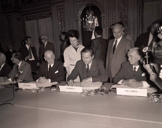 30 May 1975: at the Conference of Plenipotentiaries in Paris, Mr Michel d’Ornano, French minister, signing the ESA Convention. From left, Danish ambassador Mr Paul Fischer, Spanish ambassador, Mr Miguel Maria de Lojendio e Irure, Mr d’Ornano, and Irish ambassador, Hugh McCann. Behind, Secretary of the European Space Conference, Mr Michel Bourély.