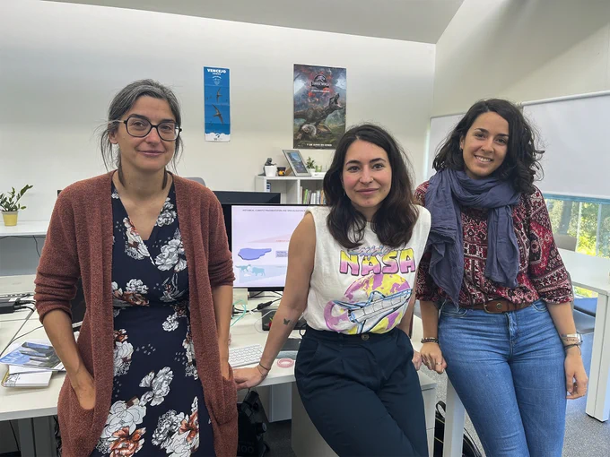 Sara Varela, Sara Gamboa and Sofía Galván, authors of the paper