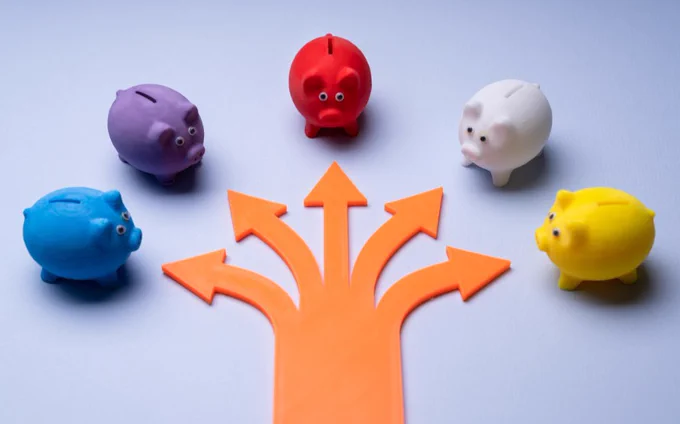 5 piggy banks with arrows pointing to them