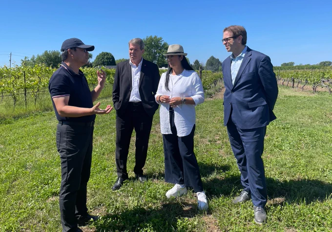 Minister Ferrada visits the Byland Estate Winery and announces support for three tourism projects within the Niagara Region. 