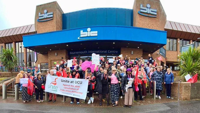 Unite UCU picket line with support from UCU congress delegates at UCU Congress 2024