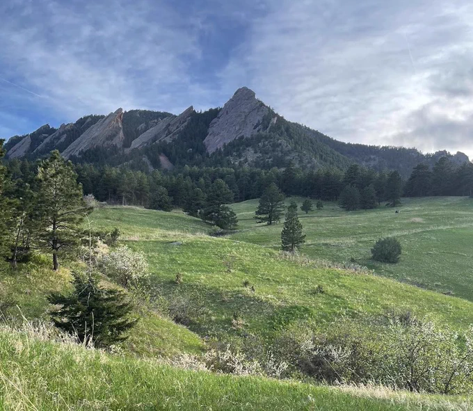 A photo of the mountains rising above the city of Boulder.