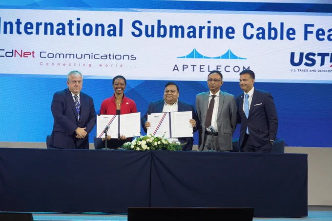 USTDA and CdNet sign their grant agreement at the 6th Indo-Pacific Business Forum.