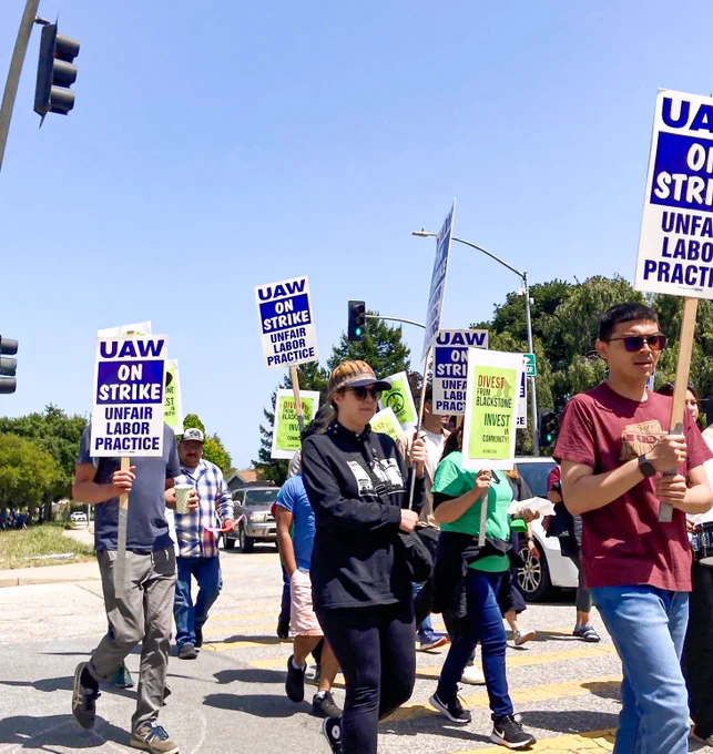 Workers from AFSCME local 3299 on the UC Santa Cruz UAW 4811 picket line