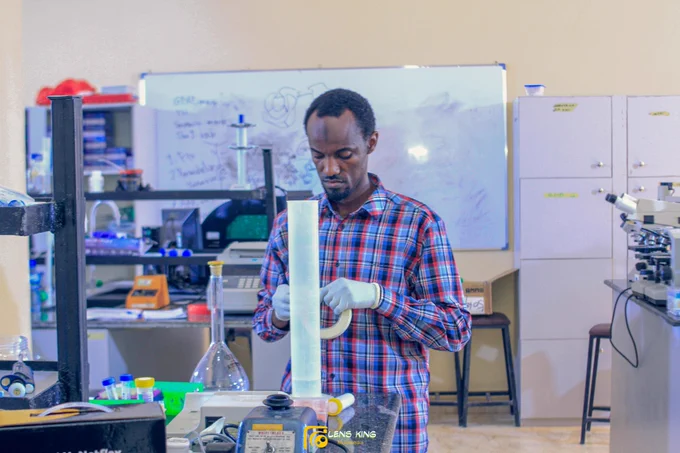 Mahmoud Bukar Maina in the lab