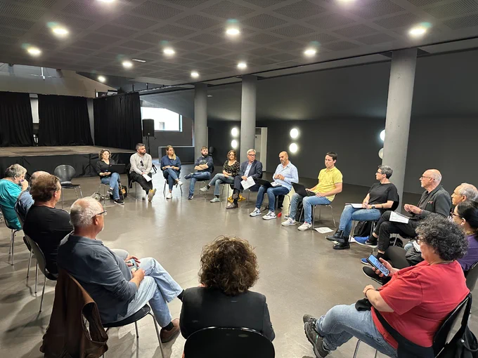 Reunió de treball entre l'Ajuntament i representants de les entitats veïnals.