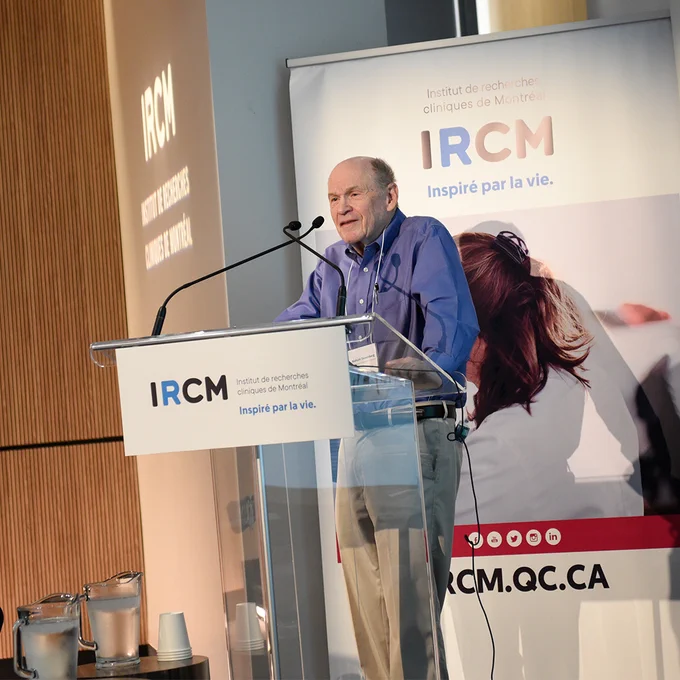 C'est le Dr Nahum Sonenberg qui ouvre cette 2e journée du Symposium sur la médecine et l'innovation à base d'ARN à titre de conférencier principal. Ce symposium réunit des participantes et participants du milieu universitaire et de l'industrie pour discuter des dernières avancées en biologie de l'ARN et de ses applications transformatrices en thérapeutique.
L'IRCM est heureux d'accueillir cet éminent chercheur de l'Université McGill, co-organisatrice du symposium.