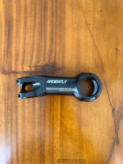
stem ardently X2 100mm,10 derajat  
kondisi: mulus total like new 4 minggu pemakaian 450k