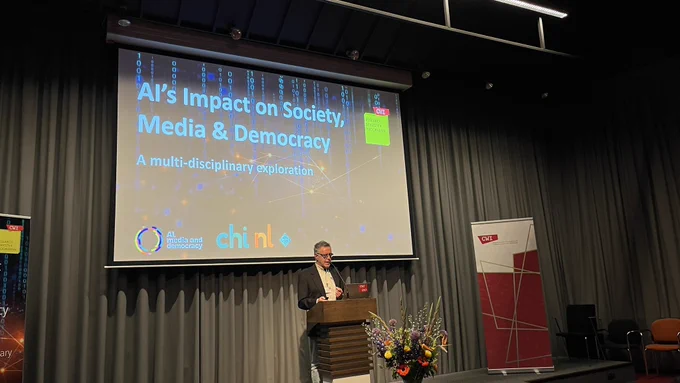 Speaker Eric Pauwels opening the event