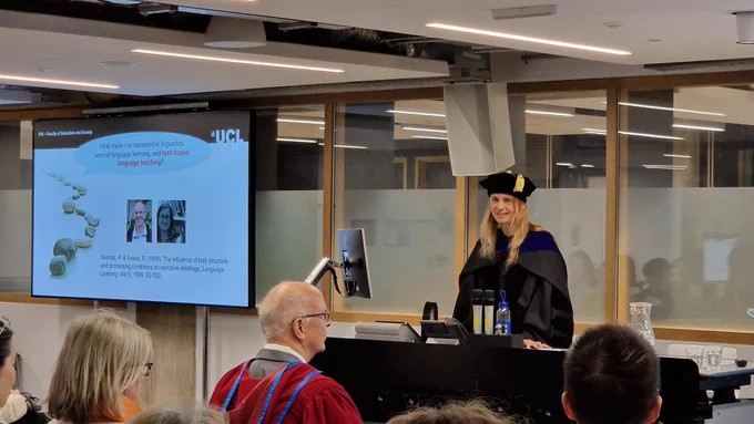 Andrea Révész speaking at her lectures.