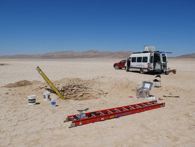 overview of the study site with the lab truck of the University of Antofagasta

Lucas Horstmann, GFZ-Potsdam 