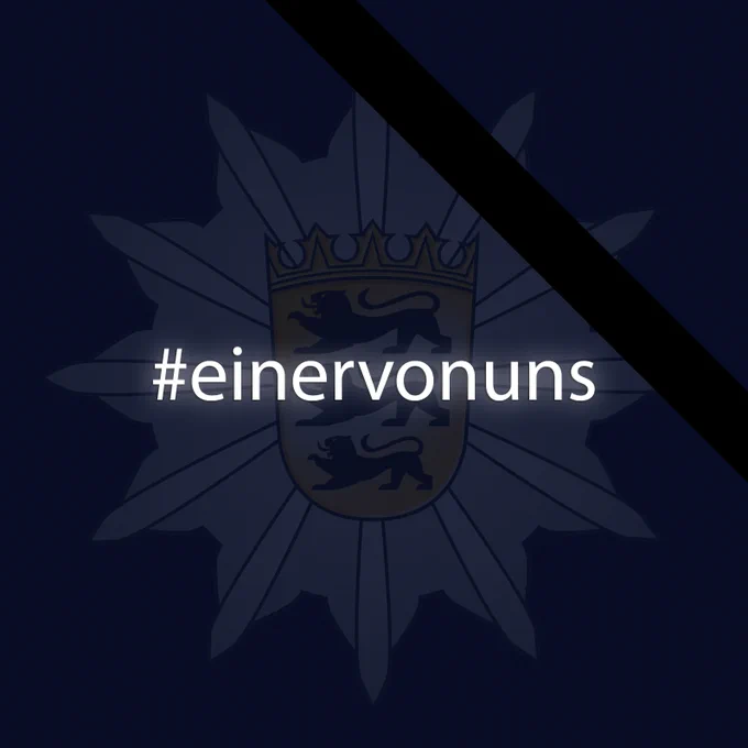 Polizeistern der Polizei BW mit Trauerflor und Schriftzug #einervonuns