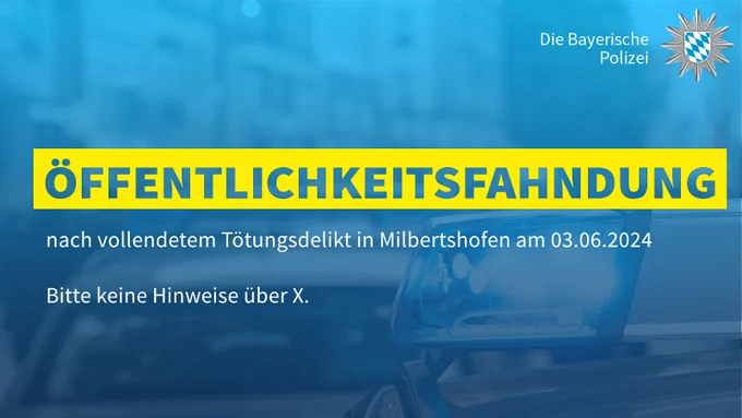 Das Bild zeigt ein leuchtendes Blaulicht auf einem Polizeistreifenwagen. Das Foto hat ein blaues Overlay und eine gelbe Überschrift „Öffentlichkeitsfahndung“. Darunter ist "nach vollendetem Tötungsdelikt in Milbertshofen" und "Bitte keine Hinweise über X" zu lesen. Oben rechts befindet sich ein Polizeistern.
