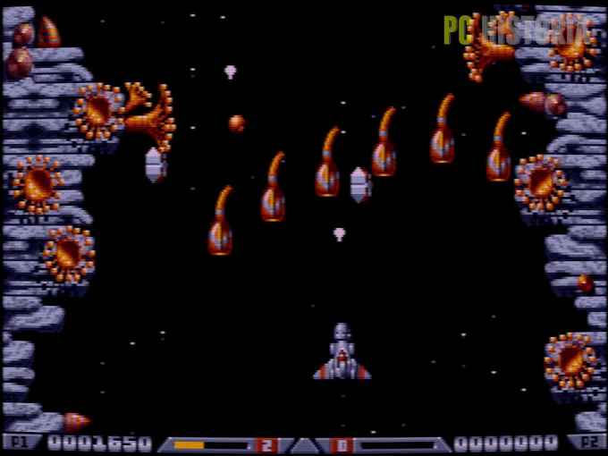 Xenon 2 es todo un icono del gaming de finales de los 80 y principios de los 90 en cuanto a shoot'em ups se refiere. Aterrizó primero para Amiga y Atari ST, por suerte luego se hicieron ports a otras máquinas, donde el PC fue una de las afortunadas. Juegazo!