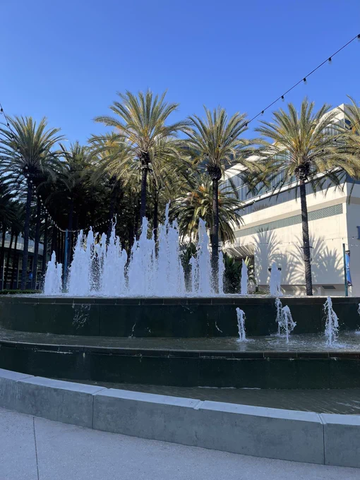 A photo of a water fountain