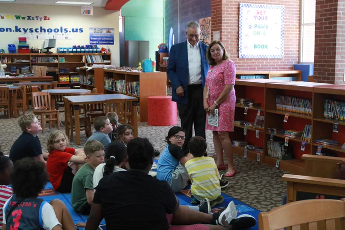 Commissioner Kinney and Sen. Higdon reading to the students 