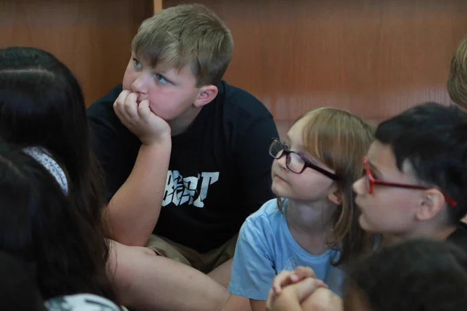 students listening to the reading