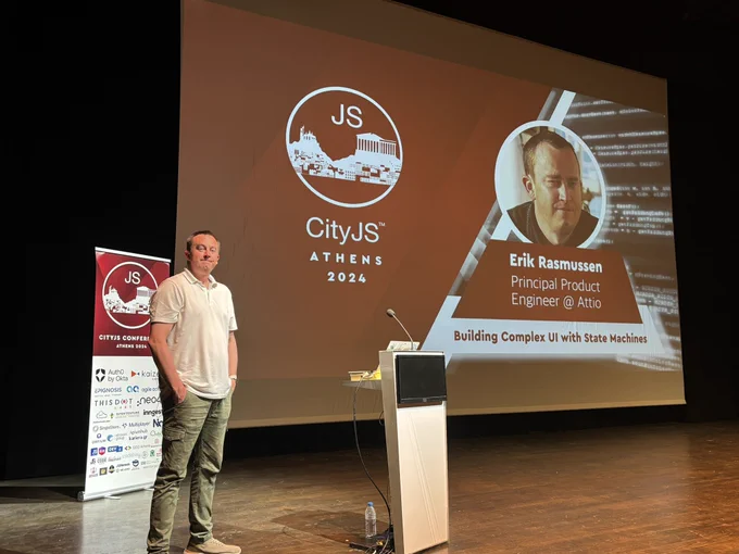 Erik Rasmussen on the stage of CityJS Athens right before his talk on state machines