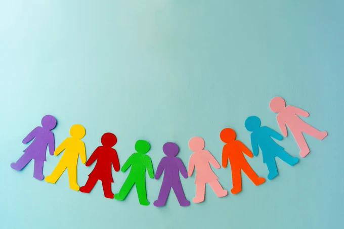 paper chain of people