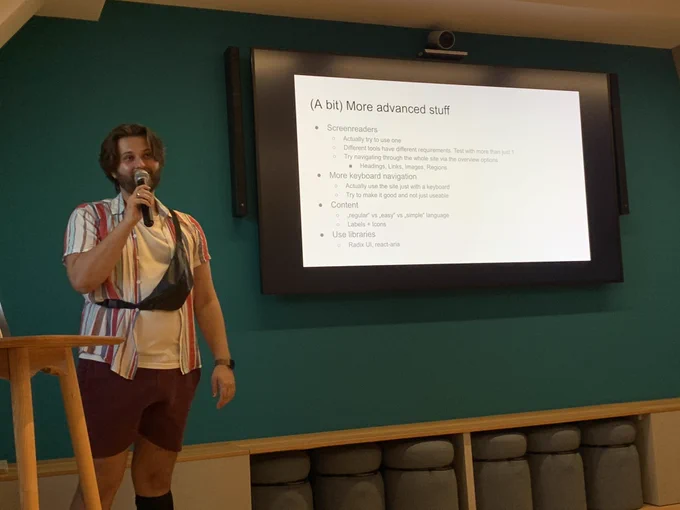 @chrcit presenting a slide on bit more advanced Accessibility insights