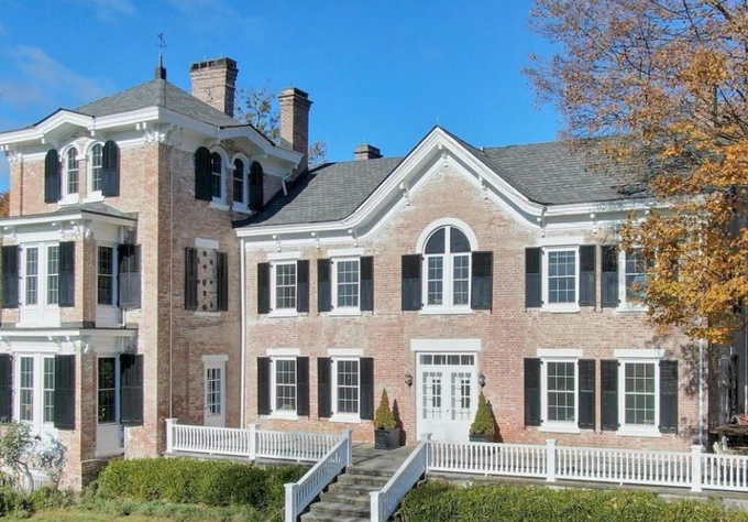 $1.5 Million Orange County Estate Has Horse Racing in its DNA