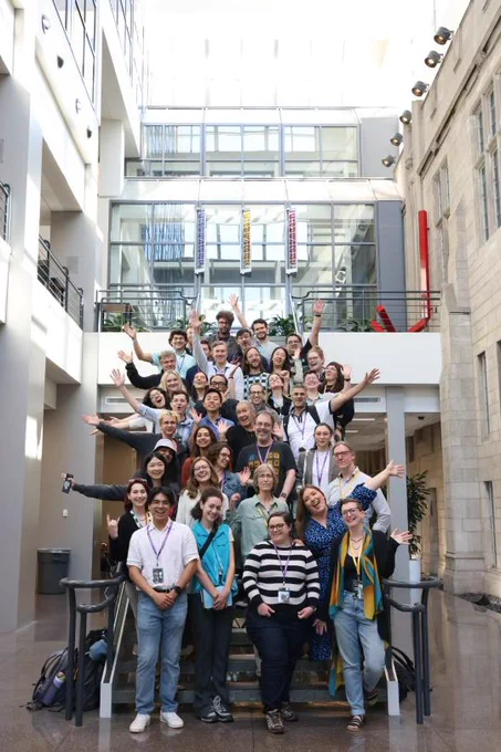 Outlier 2024 attendees and volunteers pose for a photo. 