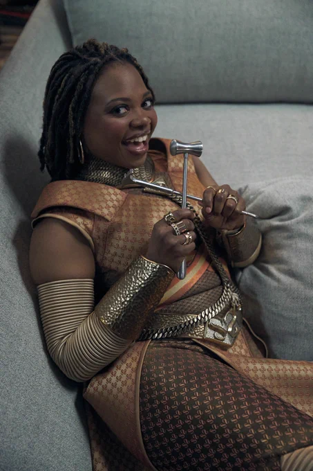 Sage behind the scenes of Episode 4 of The Boys. She’s got the tools that she uses to lobotomize herself in her hands