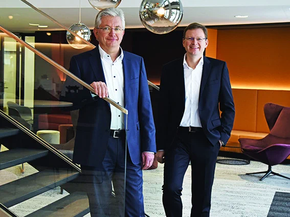 Max Ertl (links) und Dr. Michael Berger führen gemeinsam den Anbieter von Lösungen für Dokumentenmanagement und Workflow-Automatisierung Docuware