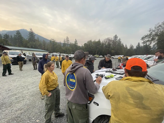 Morning briefing at the Upper Applegate Fire