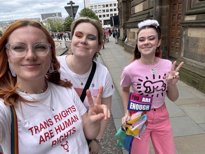 Rebecca, Erin and Orla smiling at the camera. Orla and Rebecca are throwing the peace sign 😇