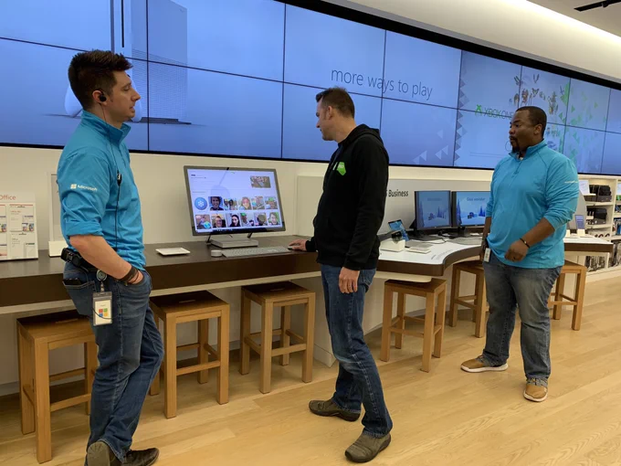 Andy demoing and sharing Flipgrid and Limitless Learning in a Microsoft Store