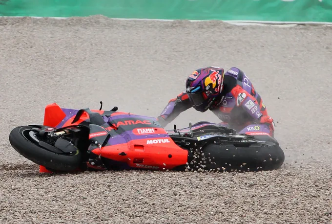Jorge martin in the gravel at sachsenring. Another crash from the lead to hand pecco the championship lead 😵 