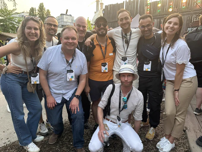 8 web perf GDEs and some weirdo in the garden of a Berlin bar