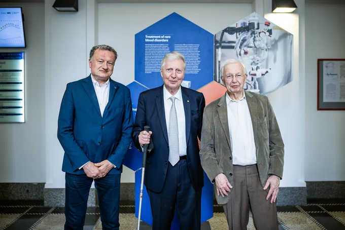 Prof. Jan Konvalinka, director of IOCB Prague, Prof. Jules Hoffmann (2011  Nobel Prize in Physiology or Medicine), and Prof. Jean-Marie Lehn (1987 Nobel Prize in Chemistry) [Photo: Tomáš Belloň / IOCB Prague]