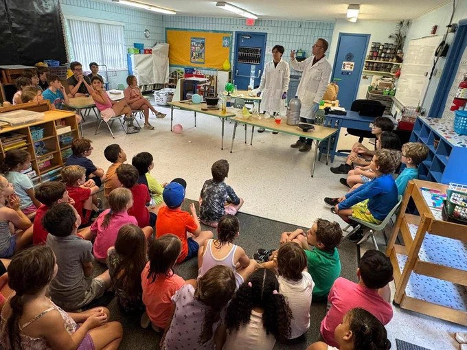 Bruner Lab showing kids some cool science!