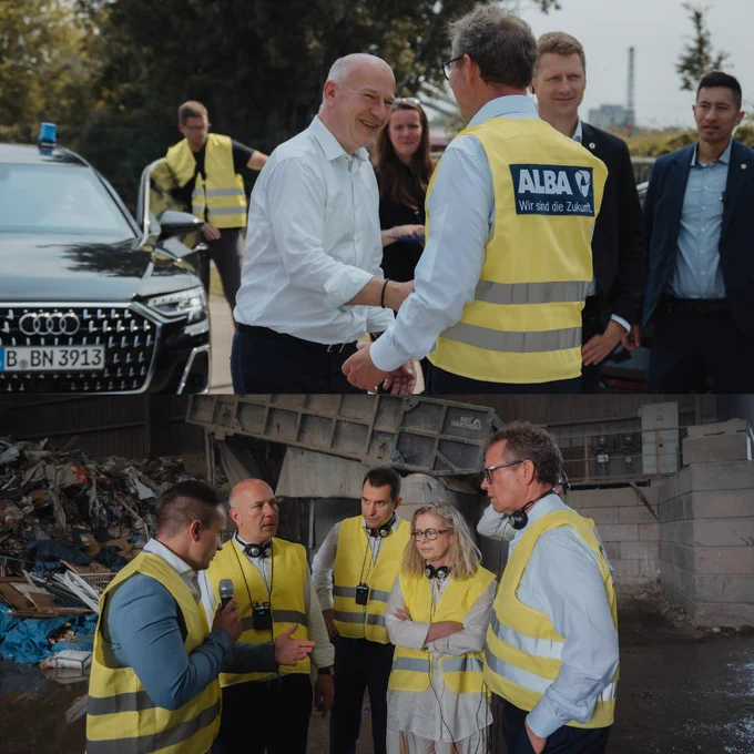 Der Regierende Bürgermeister Kai Wegner wird bei ALBA begrüßt. ALBA zeigt Kai Wegner und Ute Bonde ihren Recyclinghof in Berlin Lichtenberg.