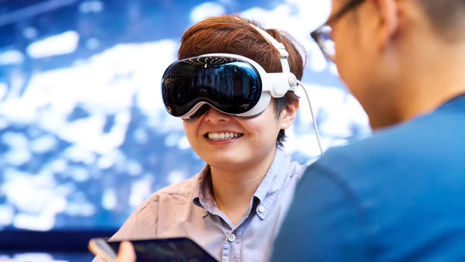 A customer experiencing Apple Vision Pro.