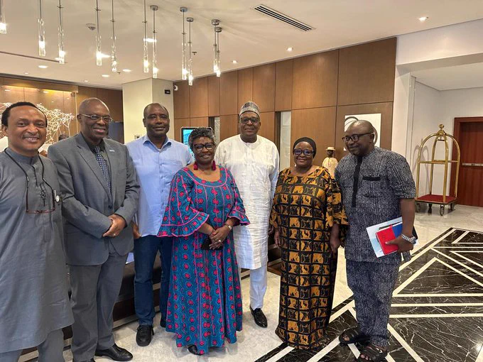 At the margins of @acb4gf meeting last Saturday, DG  of @WAIPH_News, @ohanyidof w/@MakanjuolaMoji  FAPH, the @ISMPHNG founder, met w/ #HCMHSW @Fmohnigeria, @muhammadpate & @MagdaNRobalo
co-chair @UHC2030,plus @UNAIDS Country Dire. @LZekeng. 
Kudos @WHONigeria Rep.,
@WMulombo 👌

