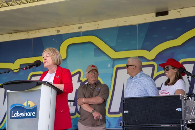Mayor Bailey bringing greetings