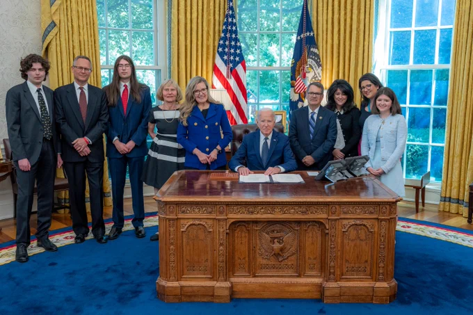 President Biden signs H.R. 2365, the “Dr. Emmanuel Bilirakis and Honorable Jennifer Wexton National Plan to End Parkinson’s Act," in the Oval Office alongside representatives and advocates.
