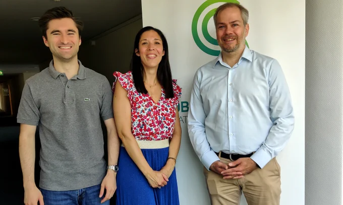 Anne-Charlotte Lorcy, entourée de Charles Pierre et Serge Eifes, dans les locaux de l'Observatoire de la Santé, le 27 juin 2024 (Photo : Dominique Nauroy)