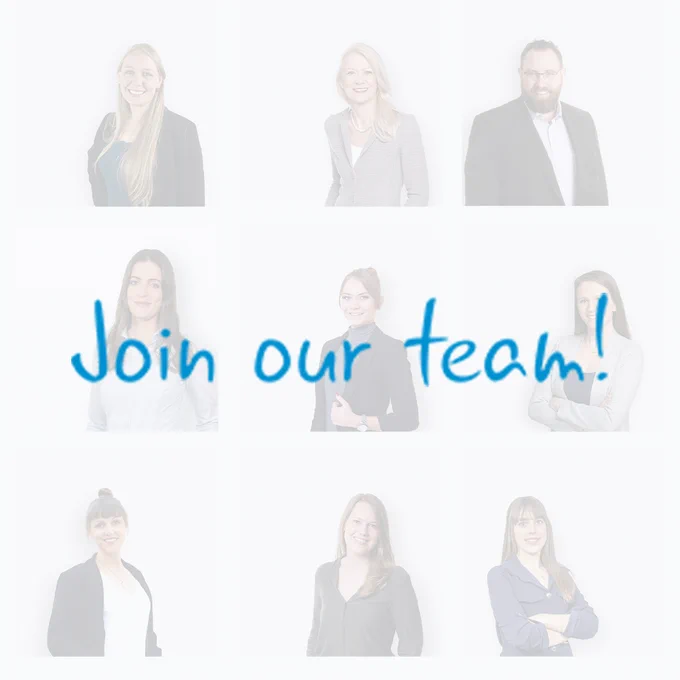 Das Bild zeigt 9 Mitarbeiter:innen von alfaview und den Text: Join our team!