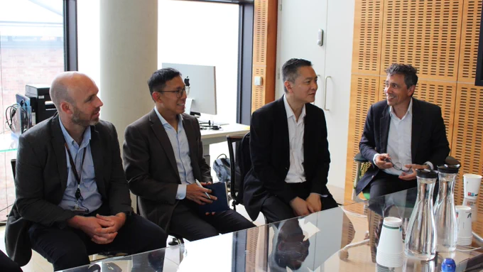 A group photo at the UCL Cancer Institute showing Prof Tariq Enver, Director of the Institute, engaged in discussion with the Tsinghua Medicine Delegation and Mr Adam Walker, Associate Director of Global Engagement. 