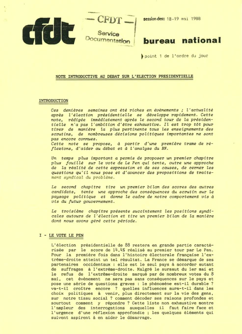 Archive de 1988. Note introductive a débat sur l'élection présidentielle
Ces dernières semaines ont été riches en évènements; l'actualité
après l'élection présidentielle se développe rapidement. Cette
note, rédigée immédiatement après le second tour de la présidentielle n'a pas l'ambition d'être exhaustive. Il est trop tôt pour
tirer de manière la plus pertinente tous les enseignements des
scrutins, de nombreuses décisions politiques irrrportantes ne sont
pas encore connues.
Cette note se propose, à partir d'une première trame de réflexions,
d'aider au débat et à l'analyse du BN.
Un terrrps plus irrrportant a permis de proposer un premier chapitre
plus fouillé sur le vote de Le Pen qui tente, outre une approche
de la réalité de cette expression et de ses causes, de cerner les
questions qu'il nous pose et d'avancer des propositions de traitement syndical du problème.
Le 2nd chapitre tire un premier bilan des scores des autres
candidats, tente une approche des conséquences du scrutin....